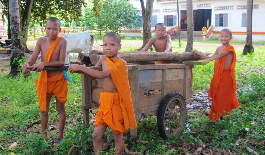 school_expedition_cambodia_impact_children_monks-1