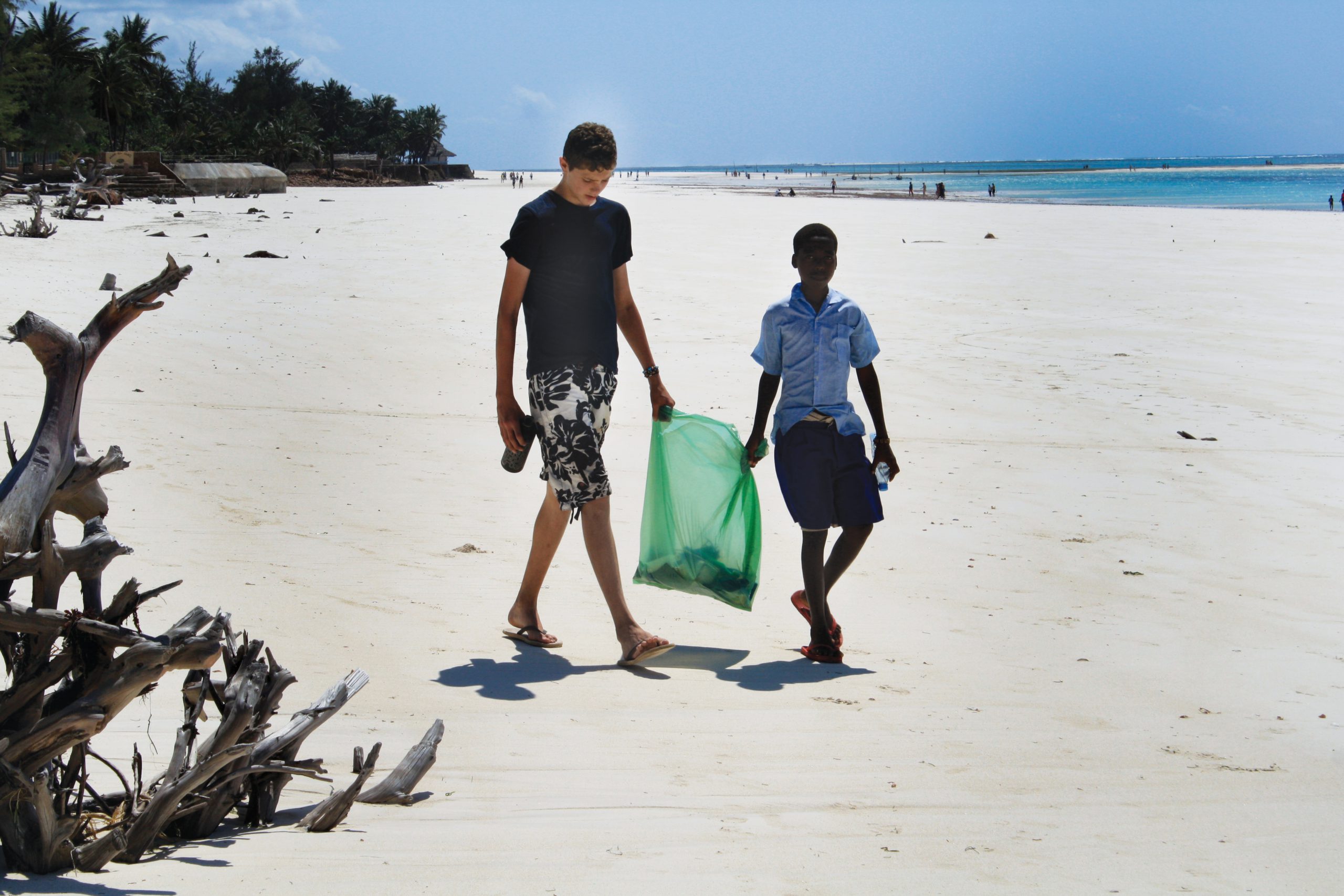 school_expedition_kenya_scuab_beach_clean_up