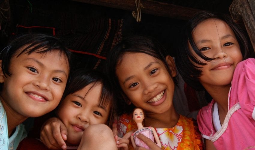 school_expedition_borneo_trek_local_children-2