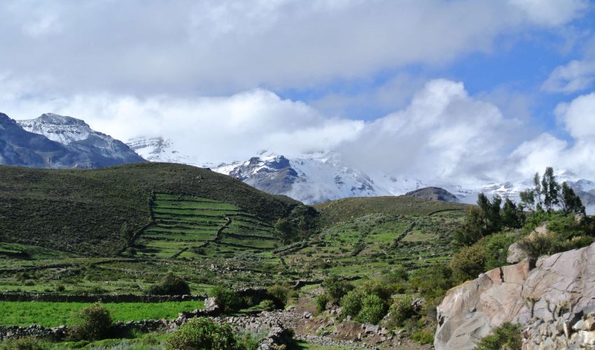 school_expedition_ecuador_scuba_mountain_view