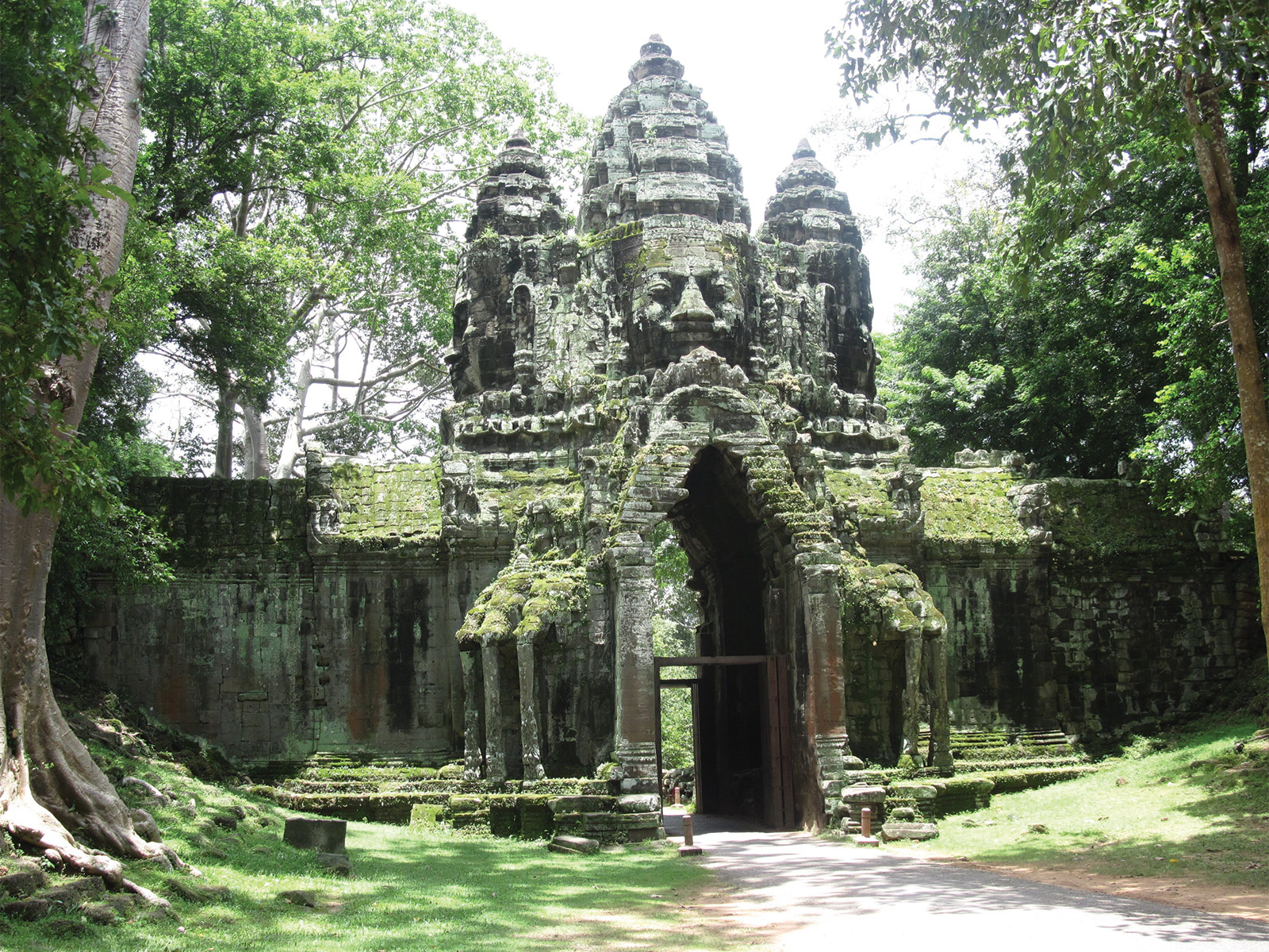 school_expedition_cambodia_impact_temple_runins