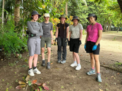 5 girls with gloves and sunhats in the jungle