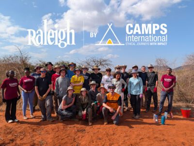 group photo of student travellers in Kenya